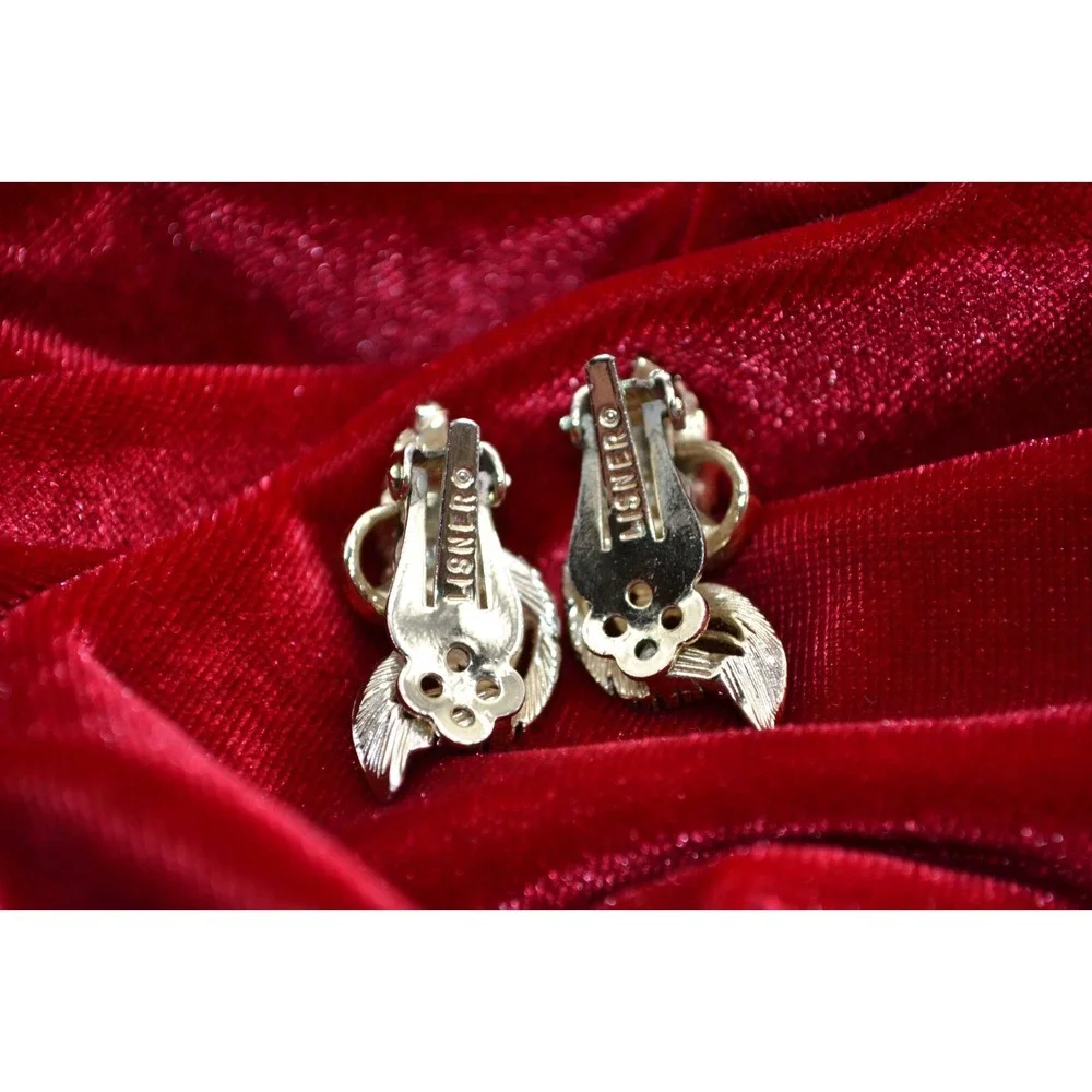Lisner Vintage Gold Tone Textured Leaf Swirl Clip On Earrings Mid Century Modern
